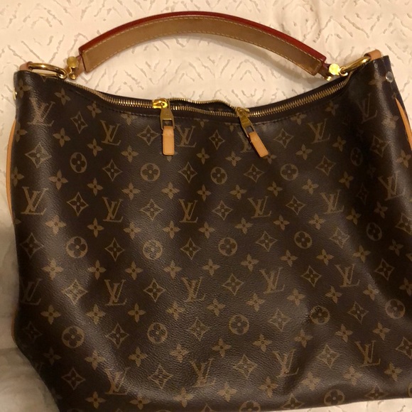 Louis Vuitton - Picture 3 of 9